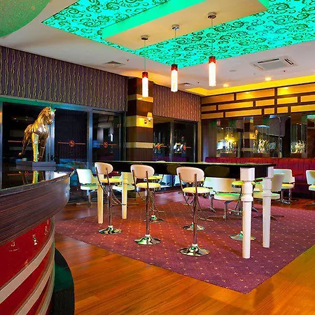 وسبا فينوسا بيتش - شامل كليًا